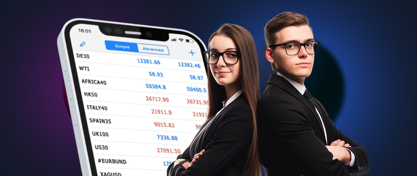رجل وامرأة بملابس رسمية يحللان تطبيق MetaTrader 4 على الهاتف، في تمثيل للخبرة في التداول عبر الهاتف المحمول.